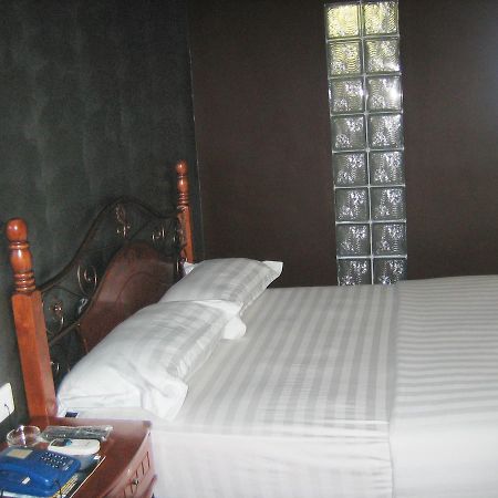 Oriental Inn Κουτσίνγκ Εξωτερικό φωτογραφία