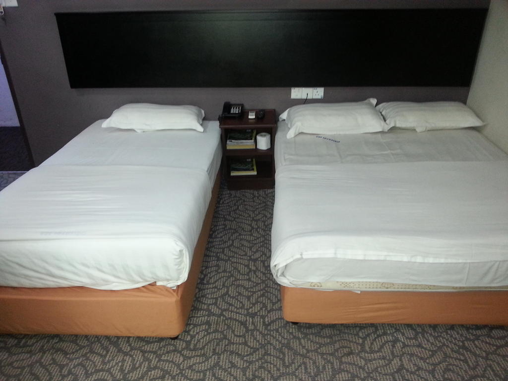 Oriental Inn Κουτσίνγκ Δωμάτιο φωτογραφία