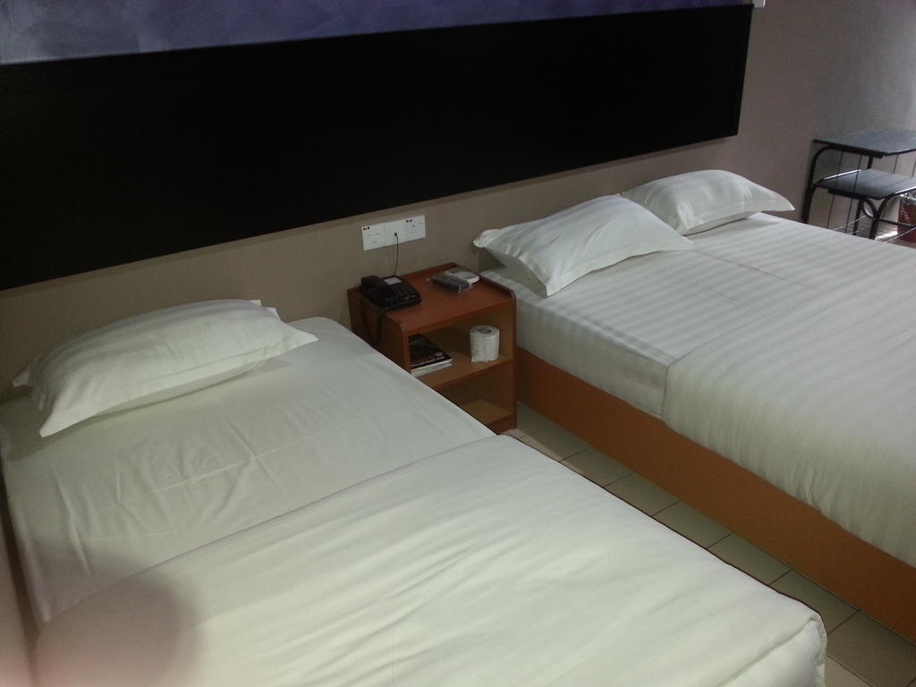 Oriental Inn Κουτσίνγκ Εξωτερικό φωτογραφία