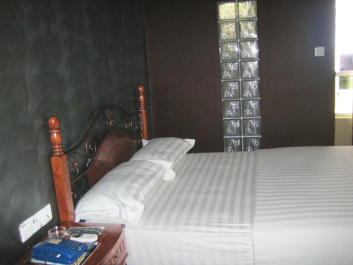 Oriental Inn Κουτσίνγκ Εξωτερικό φωτογραφία