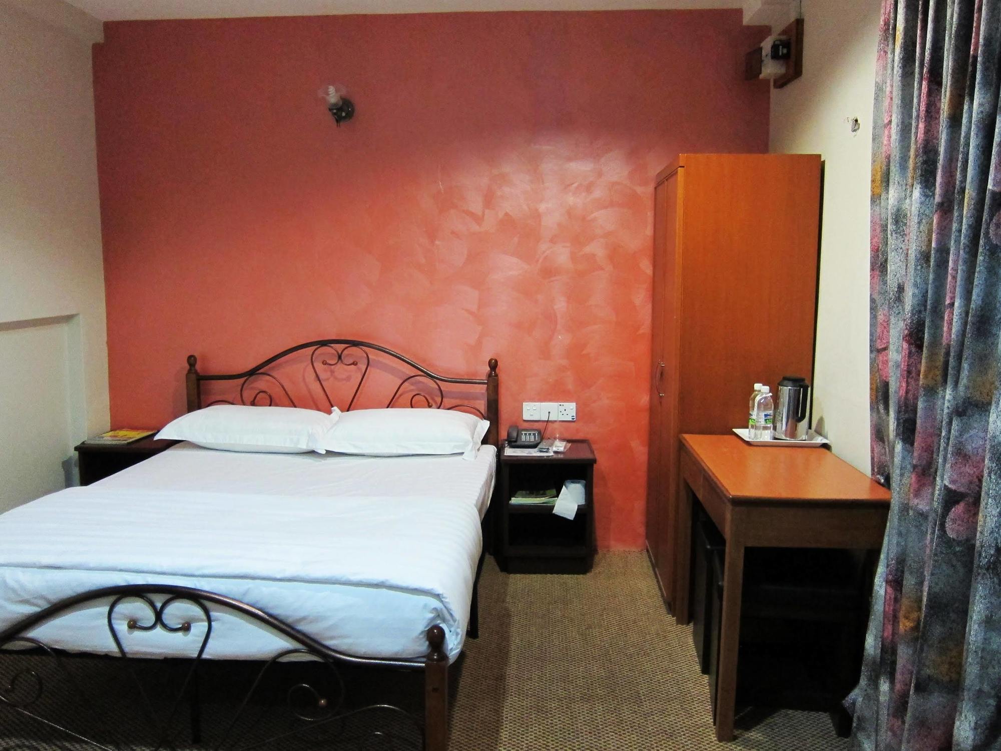Oriental Inn Κουτσίνγκ Εξωτερικό φωτογραφία
