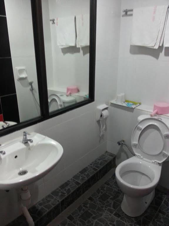 Oriental Inn Κουτσίνγκ Εξωτερικό φωτογραφία