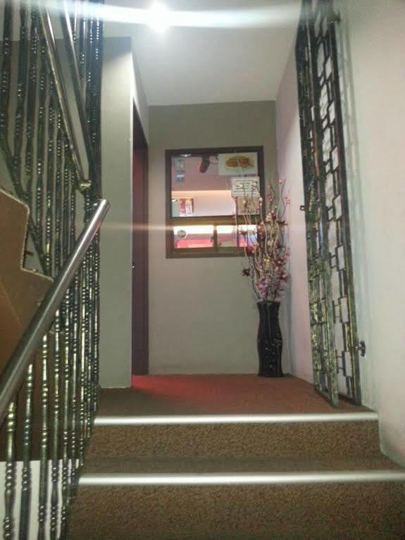 Oriental Inn Κουτσίνγκ Εξωτερικό φωτογραφία