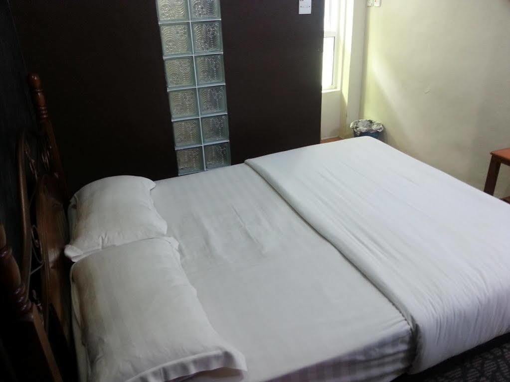 Oriental Inn Κουτσίνγκ Εξωτερικό φωτογραφία