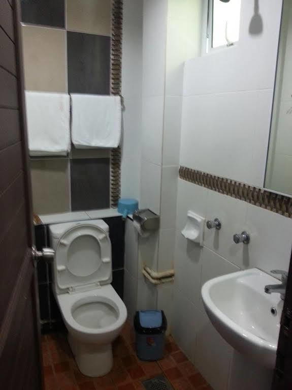 Oriental Inn Κουτσίνγκ Εξωτερικό φωτογραφία