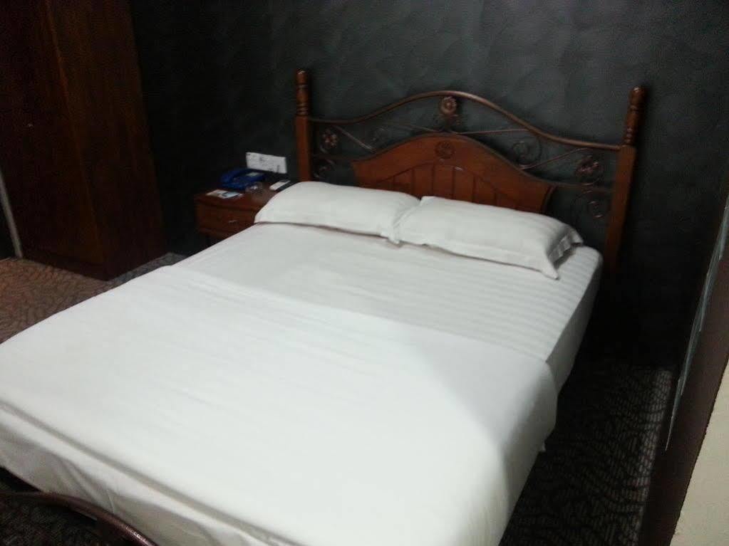 Oriental Inn Κουτσίνγκ Εξωτερικό φωτογραφία